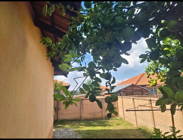 3 BEDROOM TOWNHOUSE FOR SALE IN WATERKLOOF HILL ESTATE